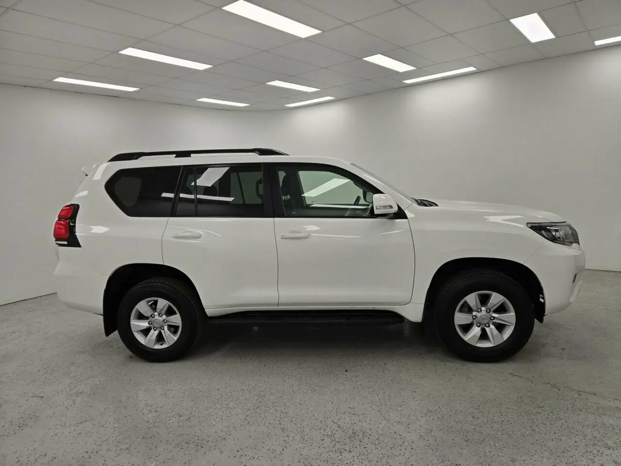 2022 Toyota Landcruiser Prado Image 2