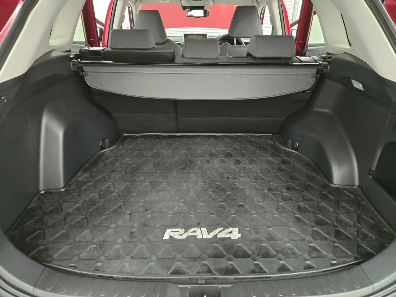 2019 Toyota RAV4 Image 12