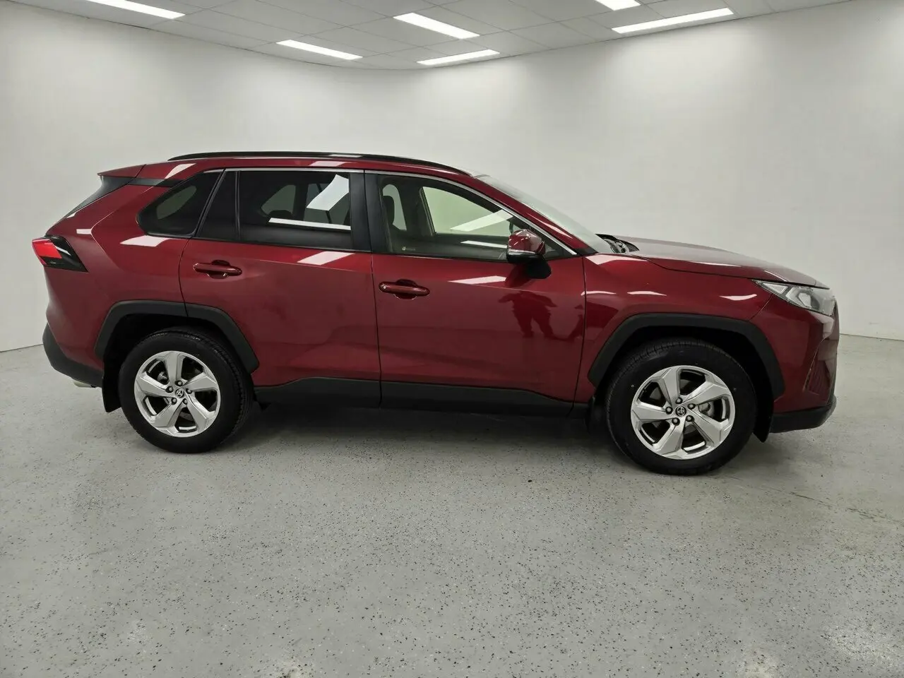 2019 Toyota RAV4 Image 2