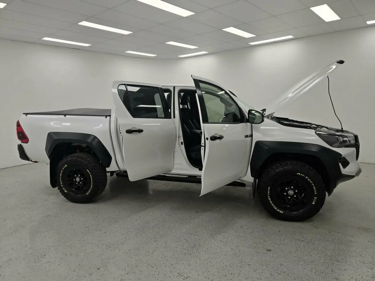 2023 Toyota Hilux Image 9