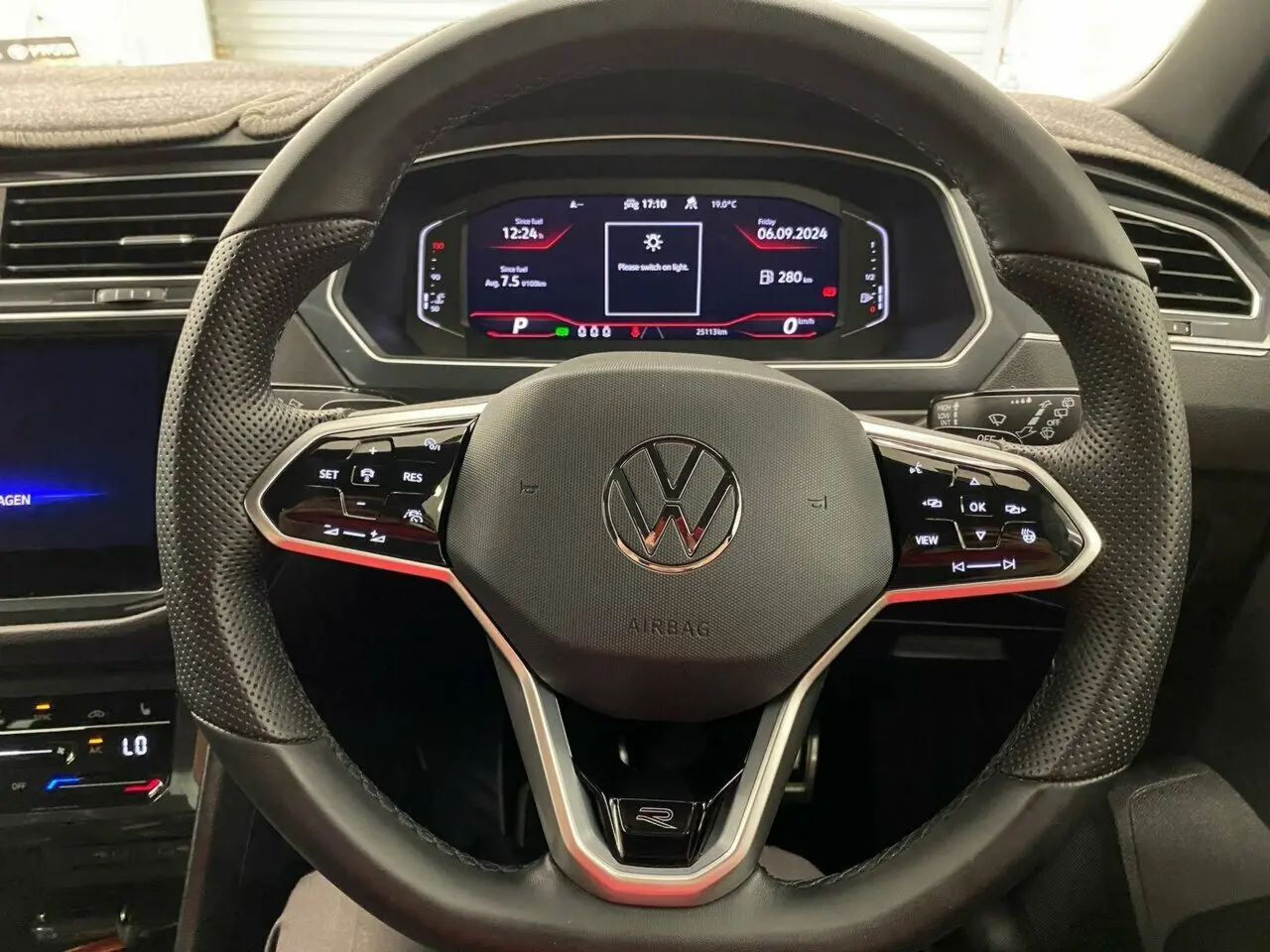 2023 Volkswagen Tiguan Image 23