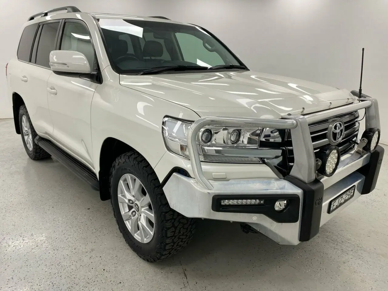 2016 Toyota Landcruiser Image 1