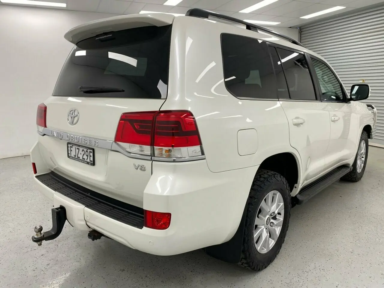 2016 Toyota Landcruiser Image 3