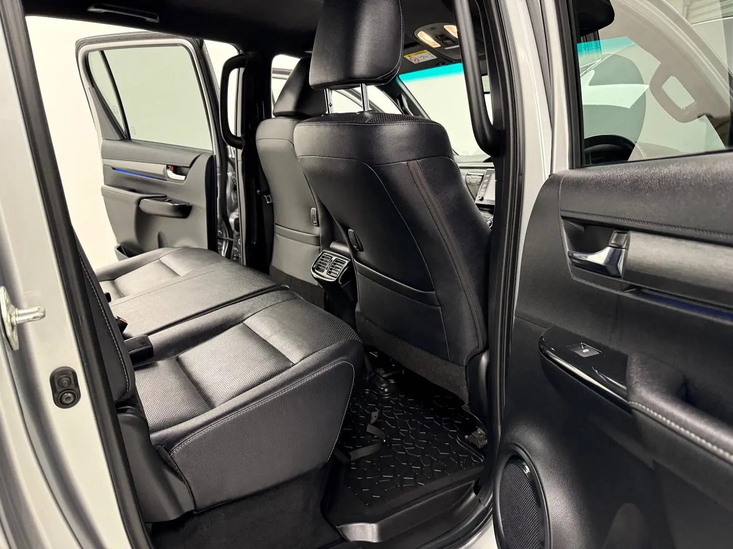 2022 Toyota Hilux Gallery Image 16