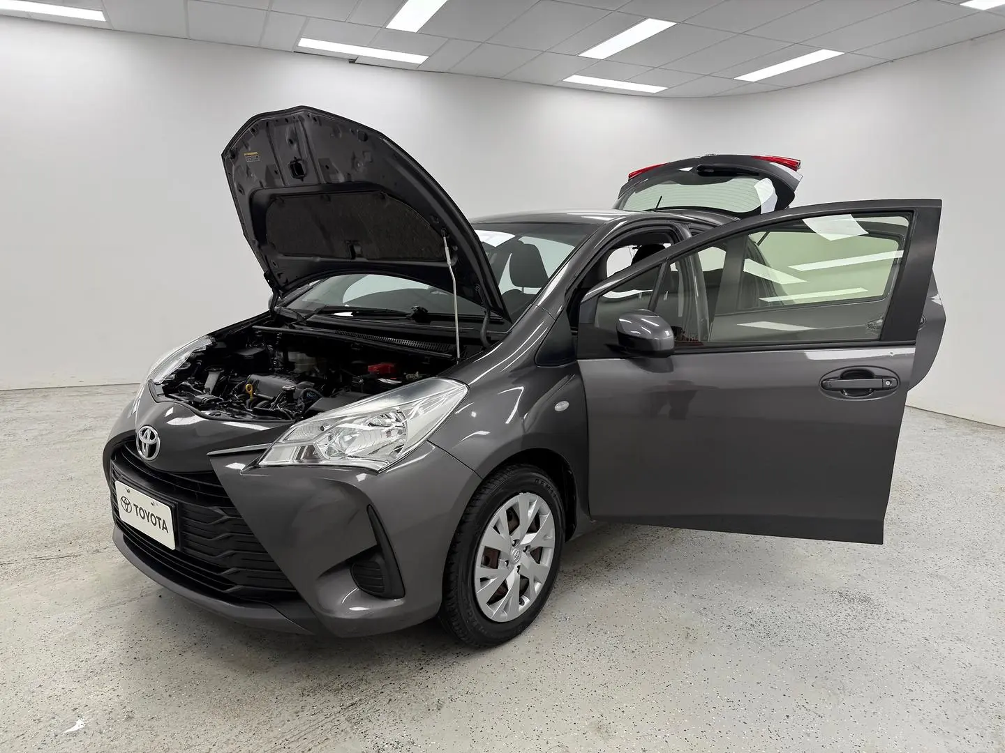 2018 Toyota Yaris Gallery Image 8