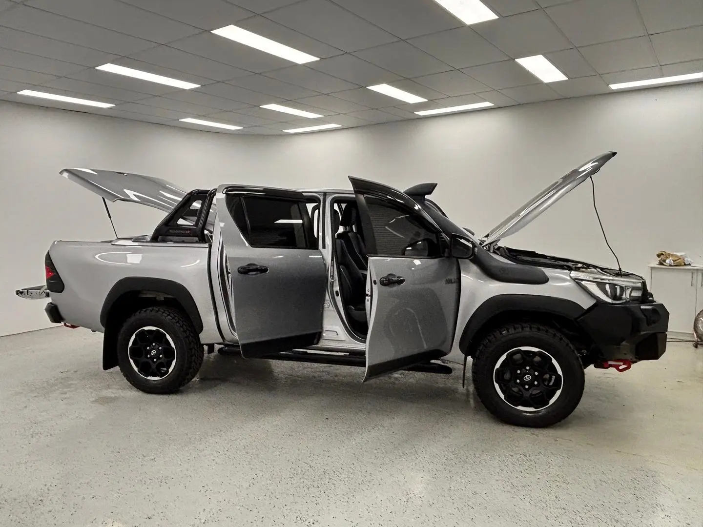 2019 Toyota Hilux Gallery Image 9