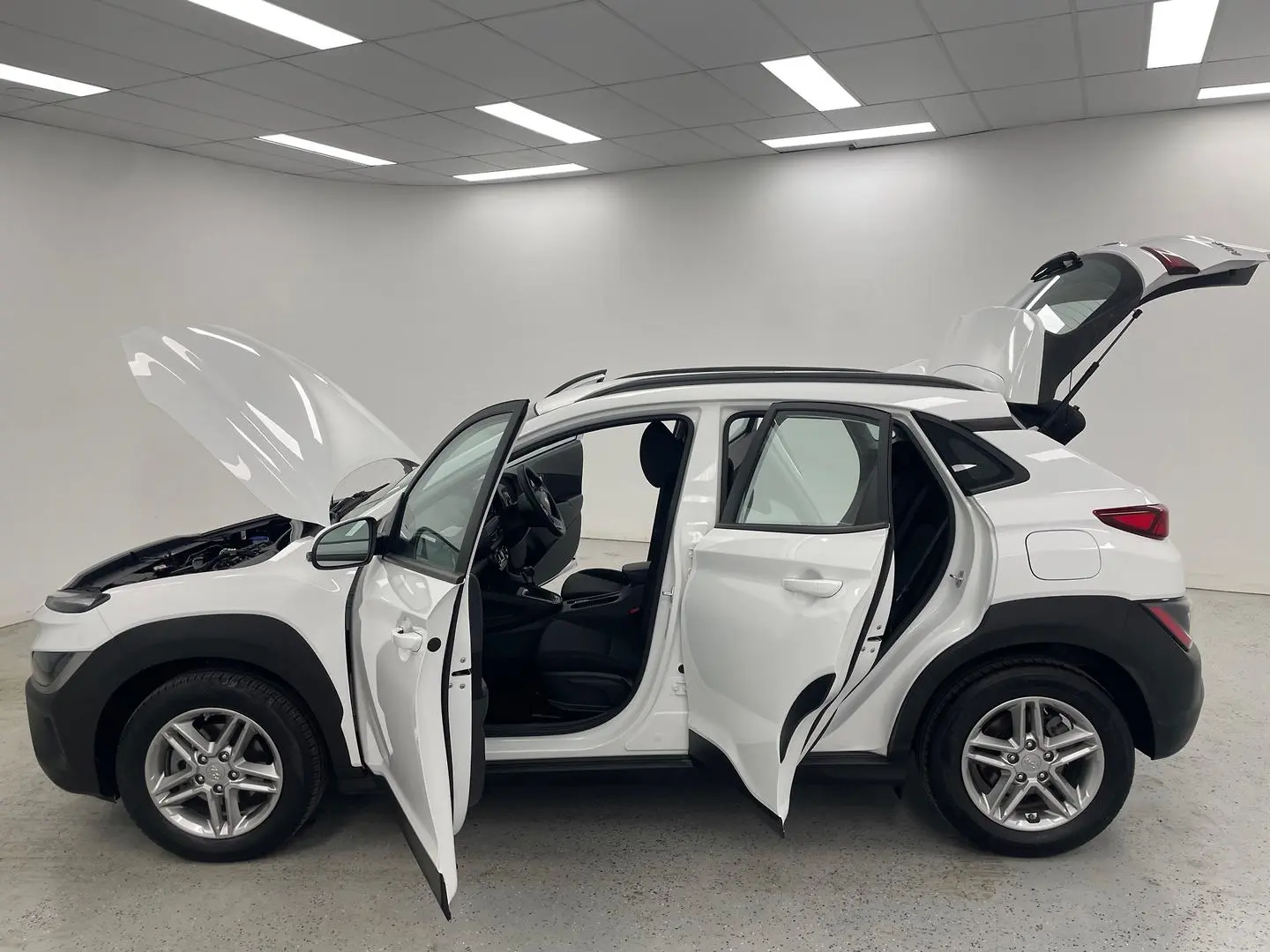 2023 Hyundai Kona Gallery Image 13