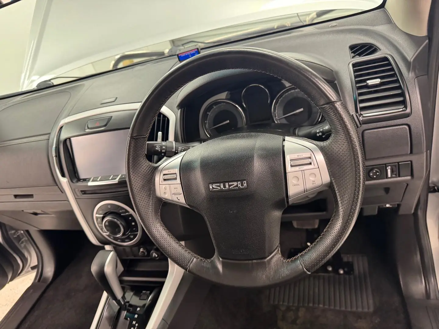 2018 Isuzu MU-X Gallery Image 17