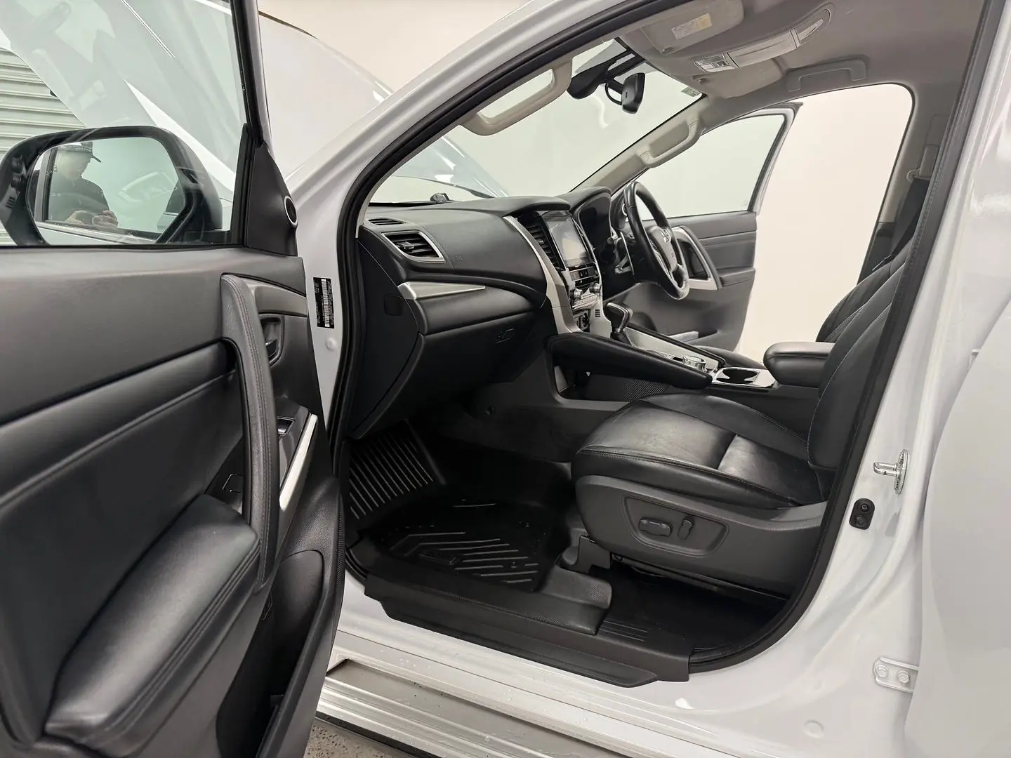 2021 Mitsubishi Pajero Sport Gallery Image 10