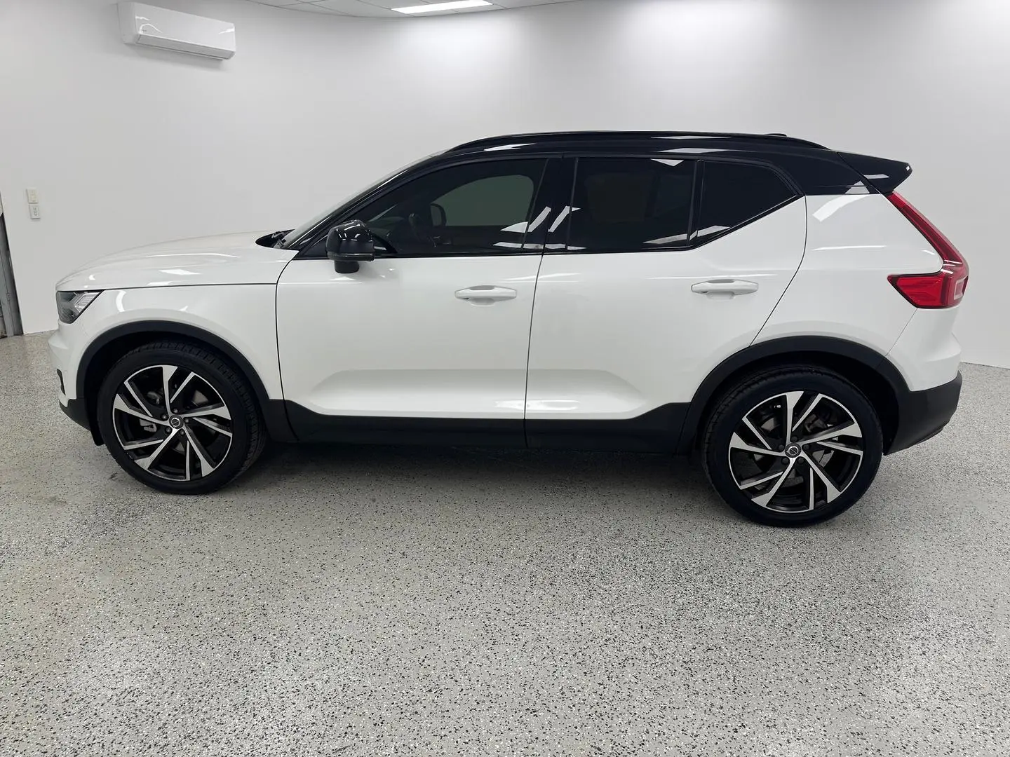 2020 Volvo XC40 Gallery Image 5