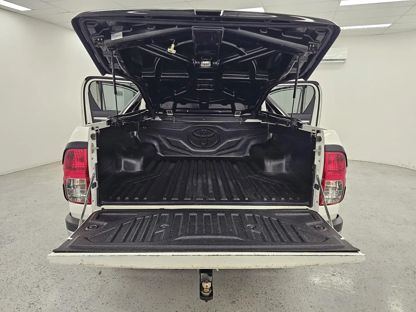 2017 Toyota Hilux Gallery Image 17