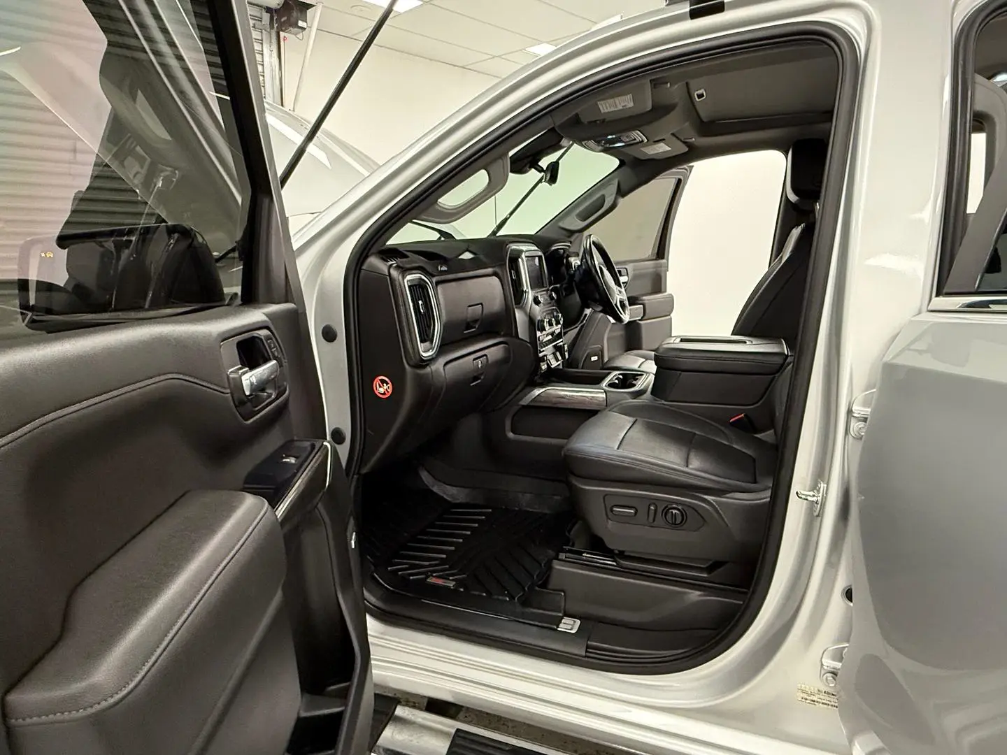 2022 Chevrolet Silverado Gallery Image 9