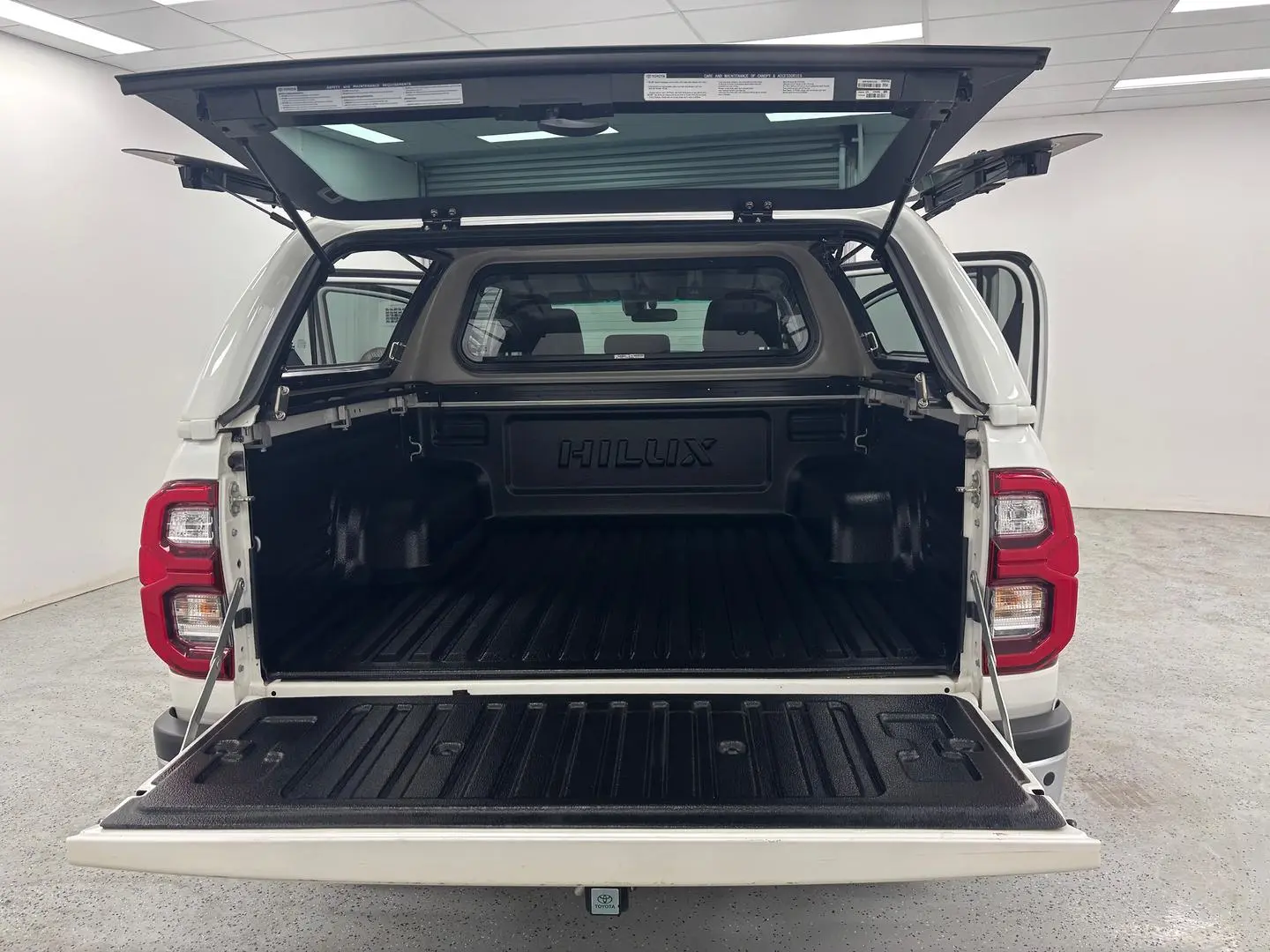 2021 Toyota Hilux Gallery Image 12