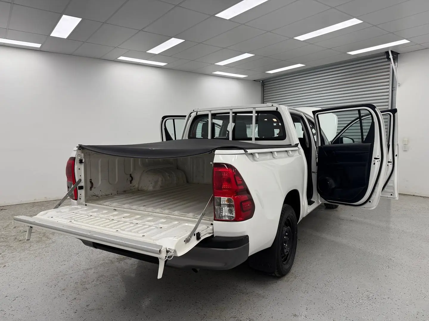 2017 Toyota Hilux Gallery Image 17
