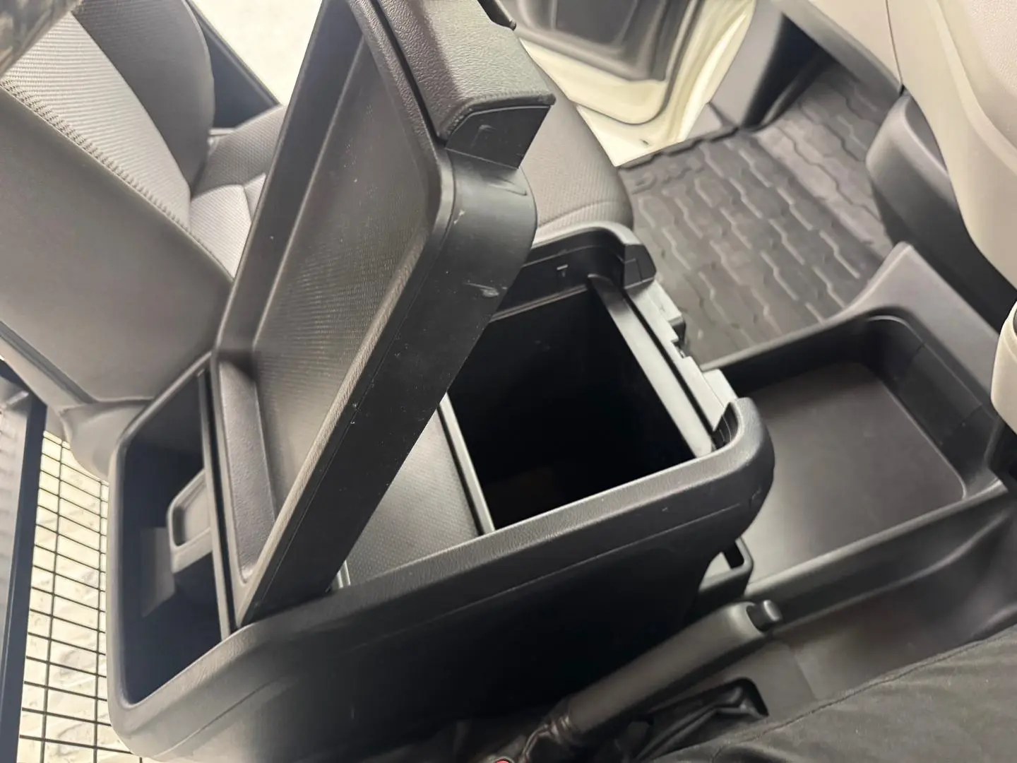 2023 Toyota Hiace Gallery Image 23