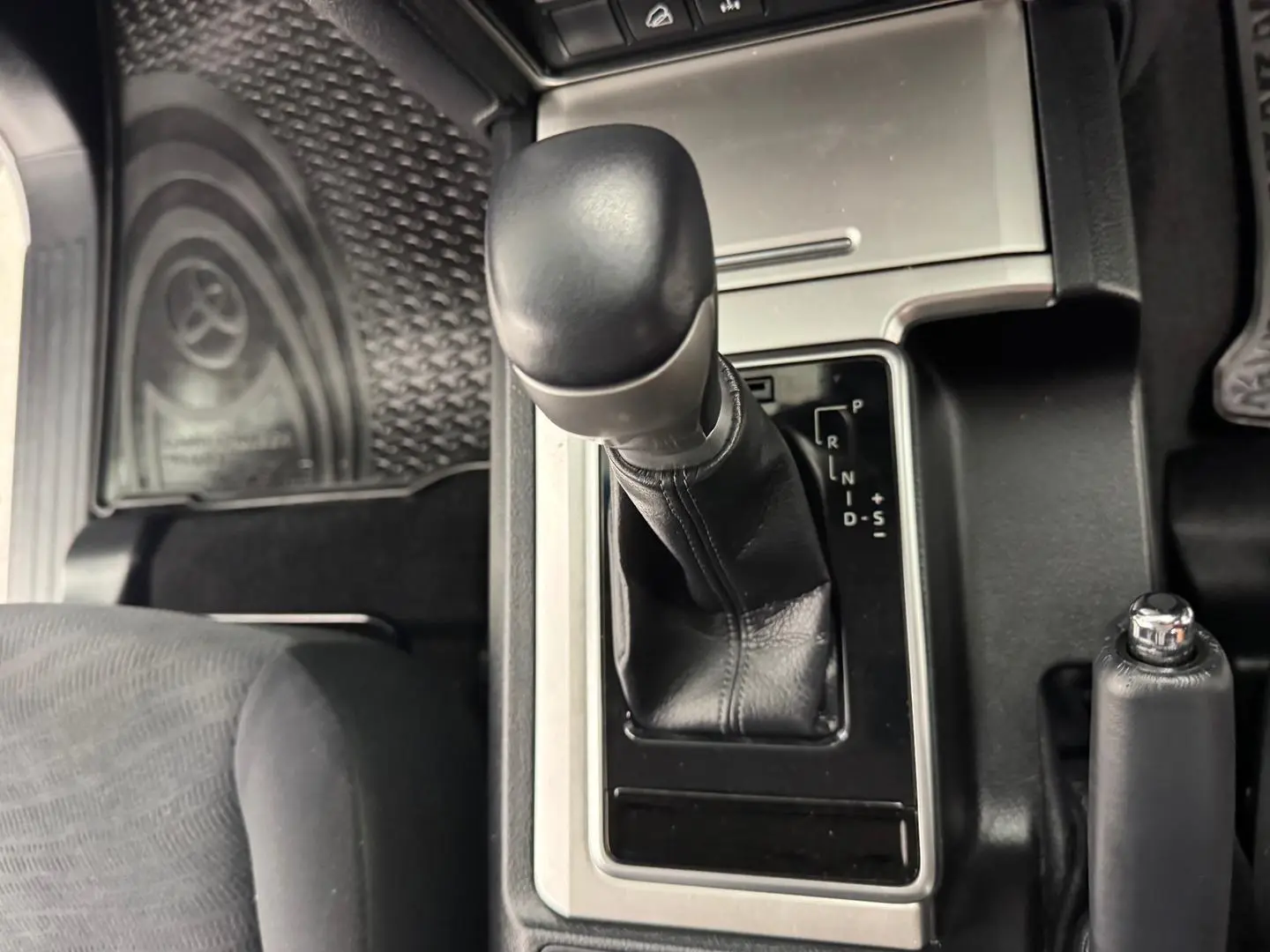 2021 Toyota Landcruiser Prado Gallery Image 21
