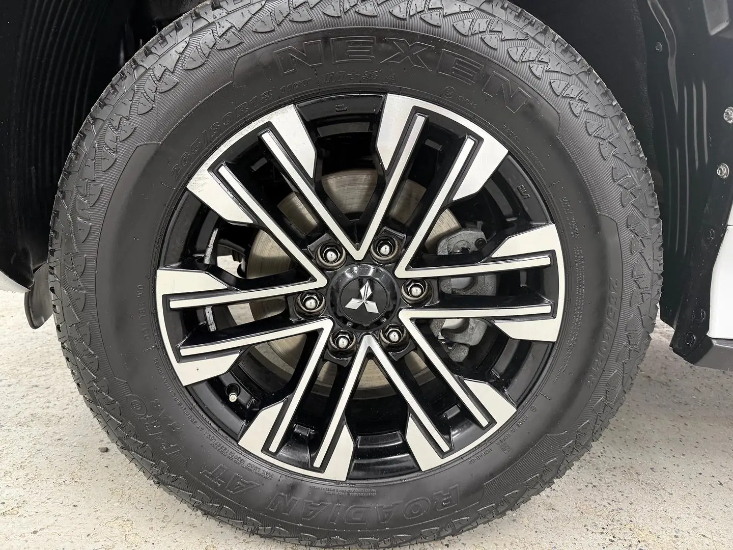 2021 Mitsubishi Pajero Sport Gallery Image 9