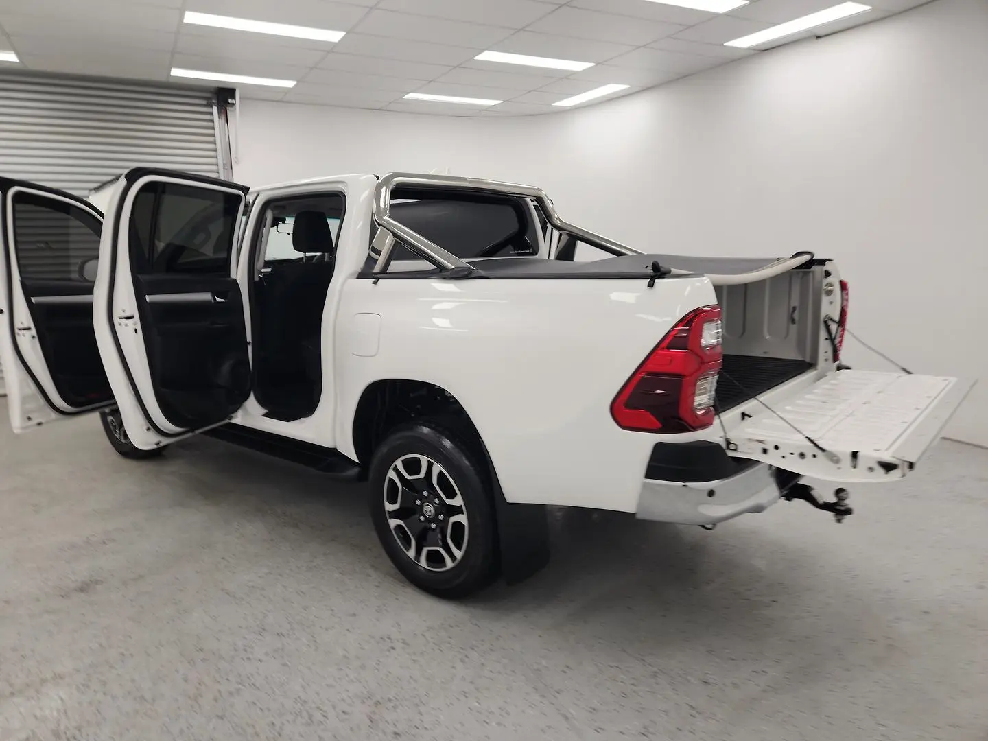 2023 Toyota Hilux Gallery Image 12