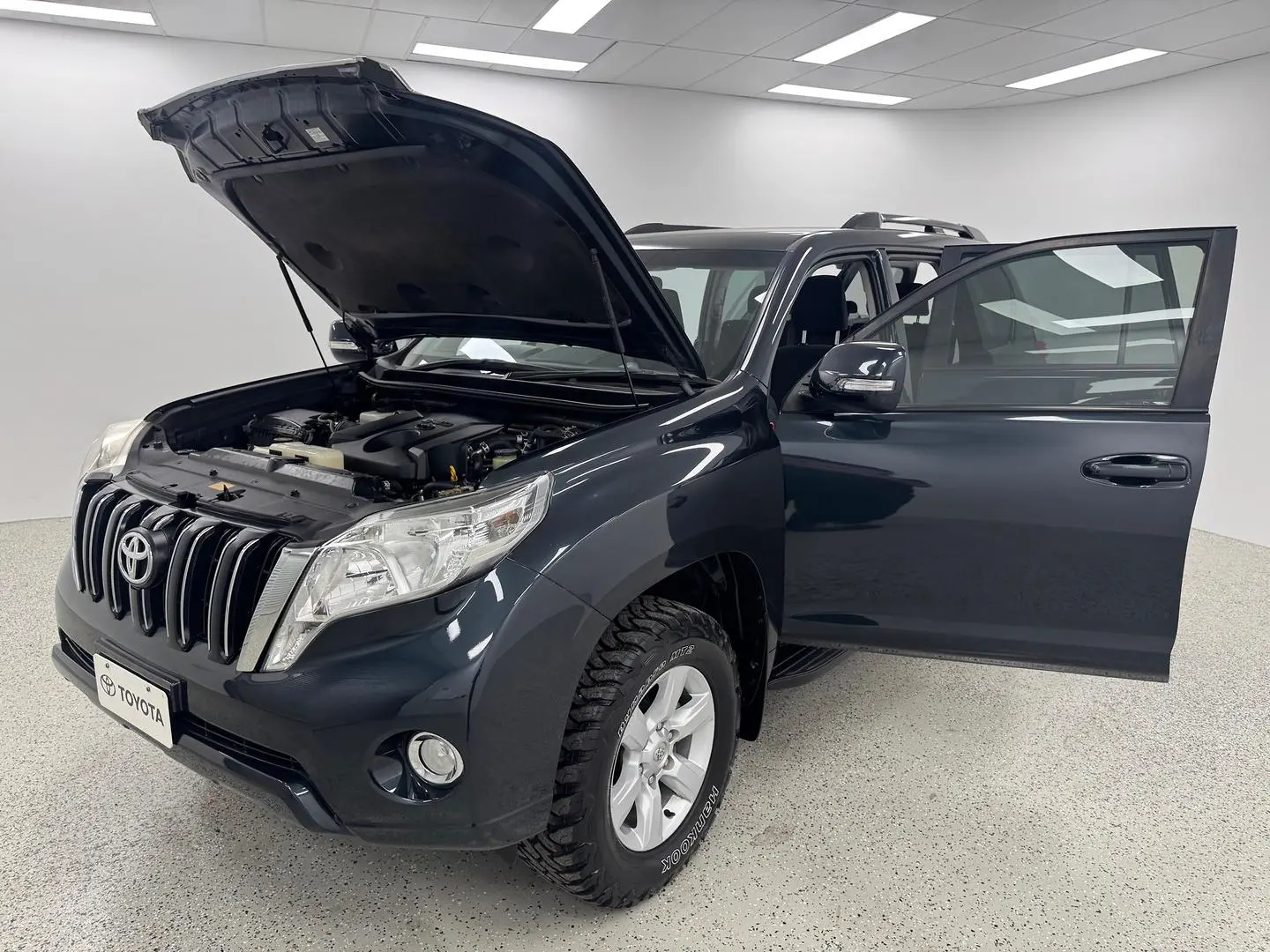 2016 Toyota Landcruiser Prado Gallery Image 12