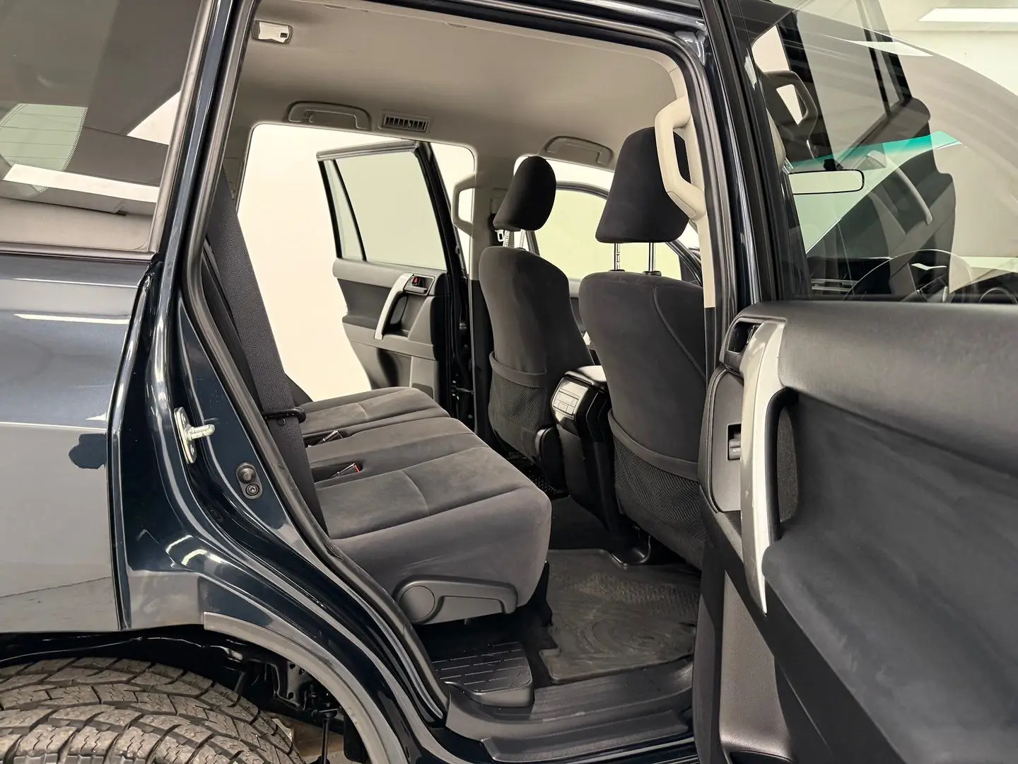 2016 Toyota Landcruiser Prado Gallery Image 15