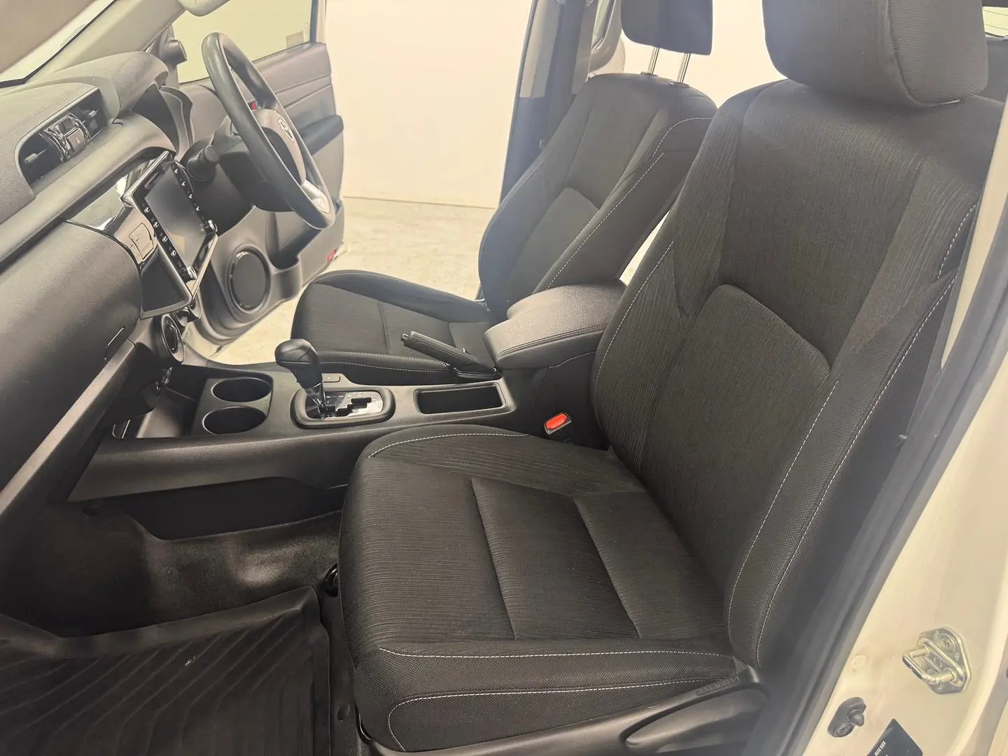 2022 Toyota Hilux Gallery Image 25