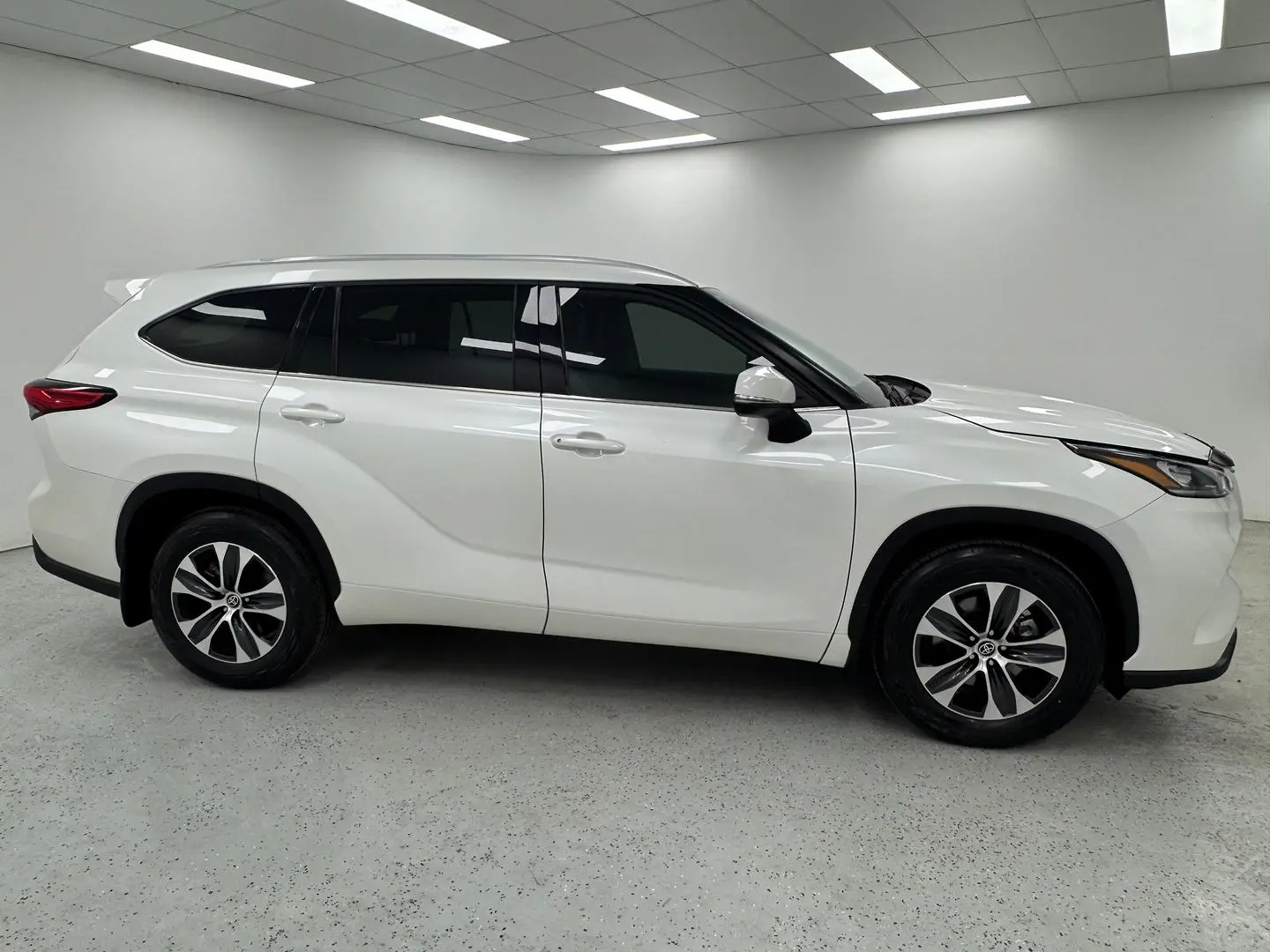 2021 Toyota Kluger Gallery Image 2