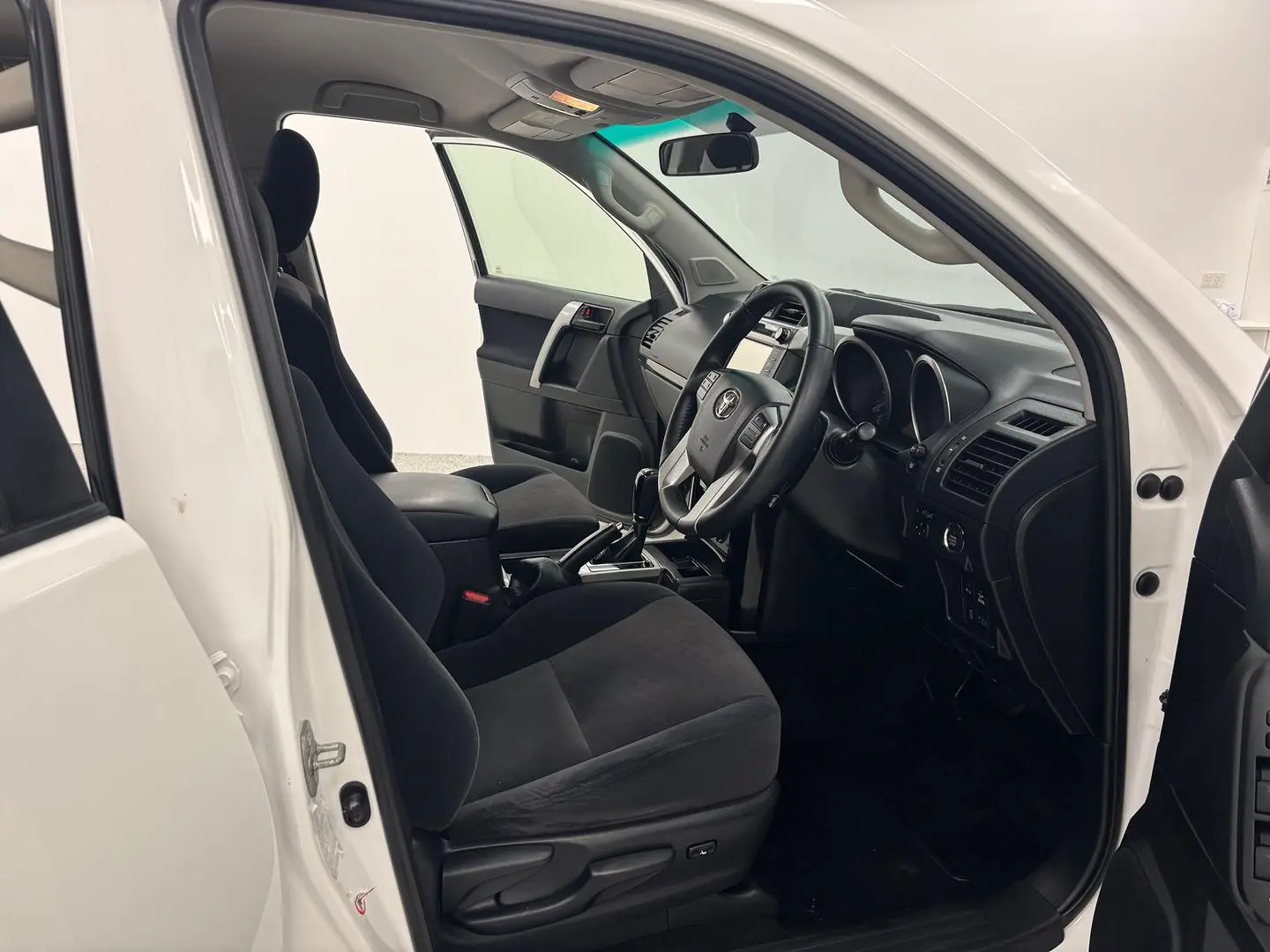 2016 Toyota Landcruiser Prado Gallery Image 23