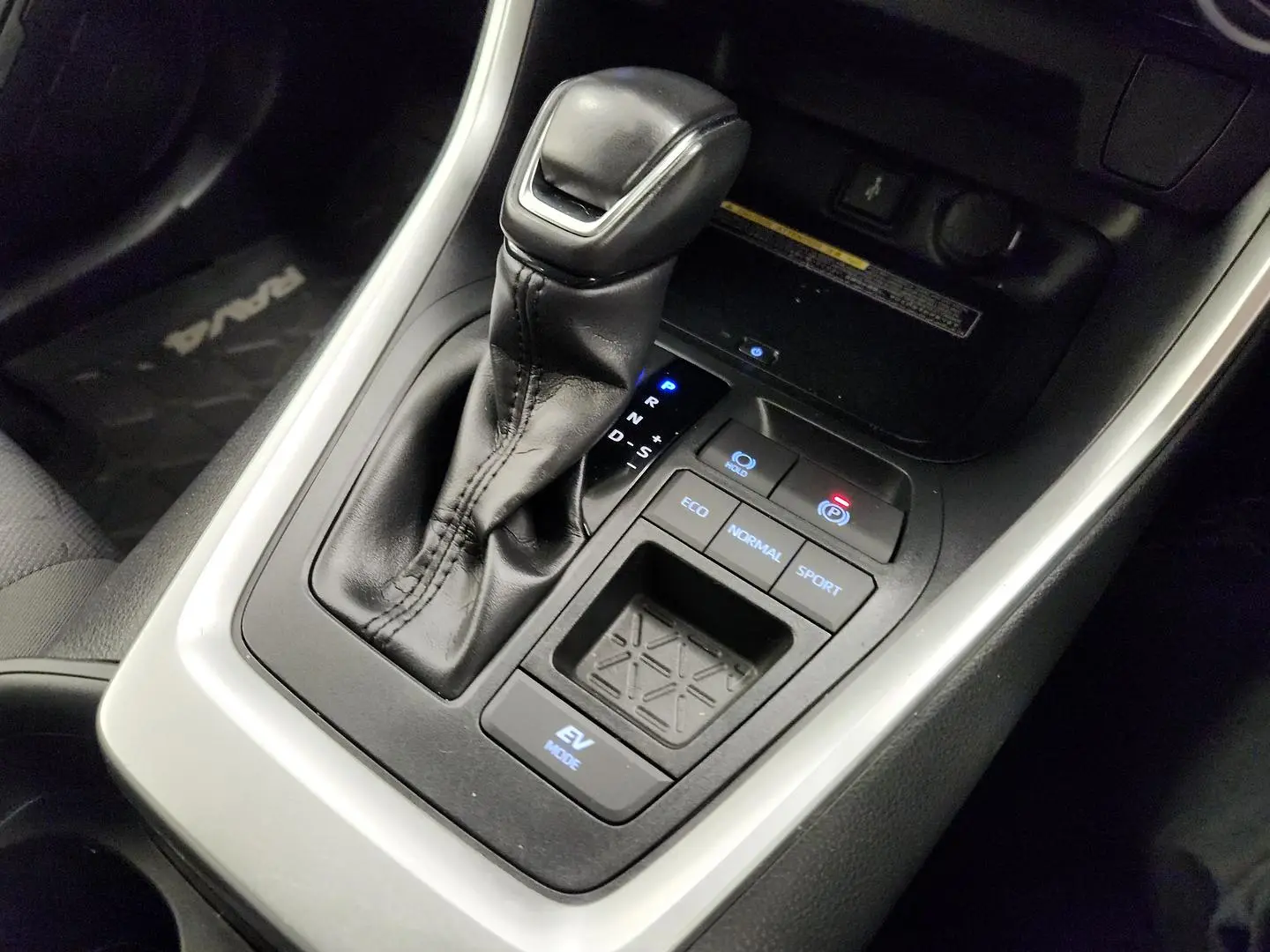 2020 Toyota RAV4 Gallery Image 31