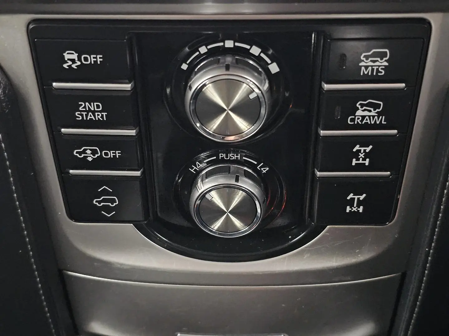 2023 Toyota Landcruiser Prado Gallery Image 32