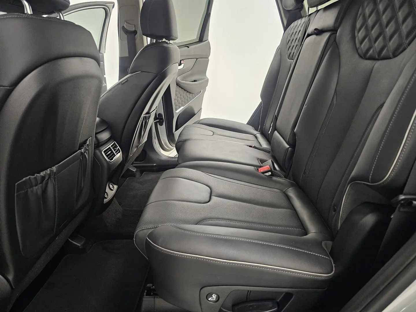 2022 Hyundai Santa Fe Gallery Image 15