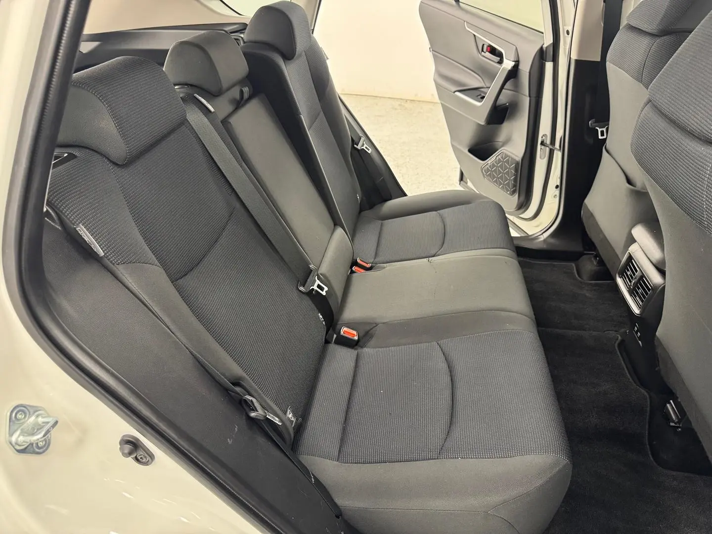 2021 Toyota RAV4 Gallery Image 25