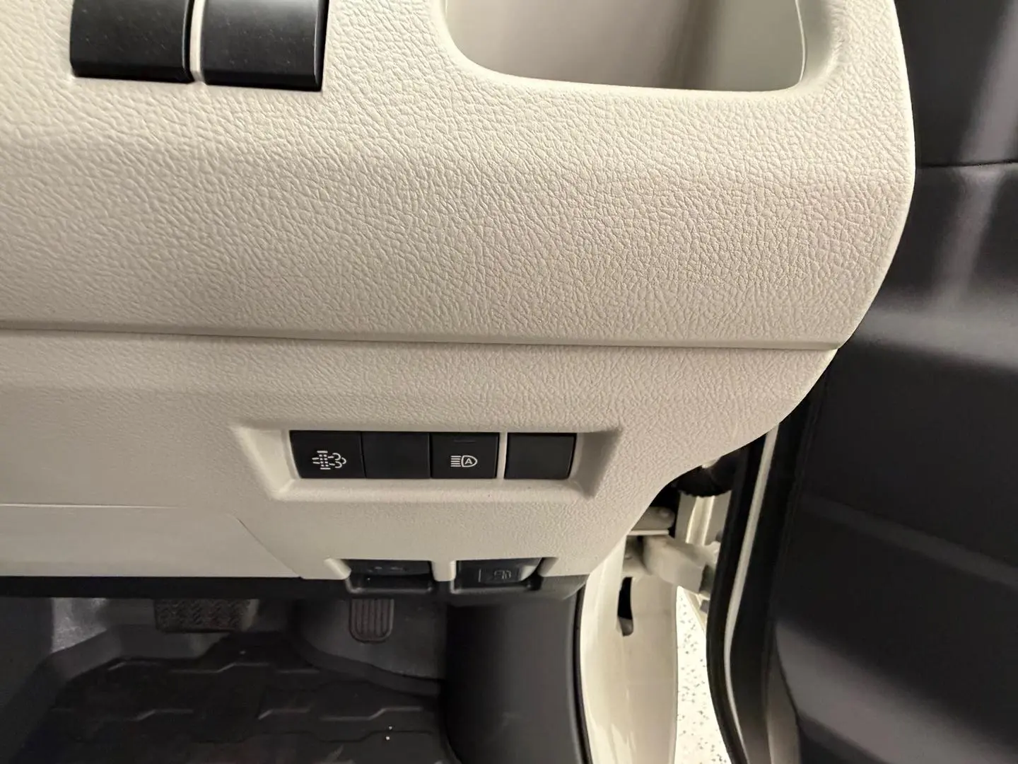 2025 Toyota Hiace Gallery Image 18