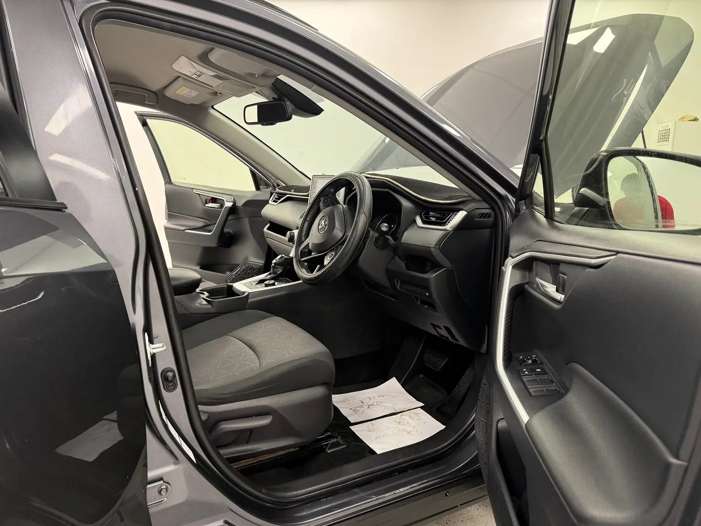 2019 Toyota RAV4 Gallery Image 20