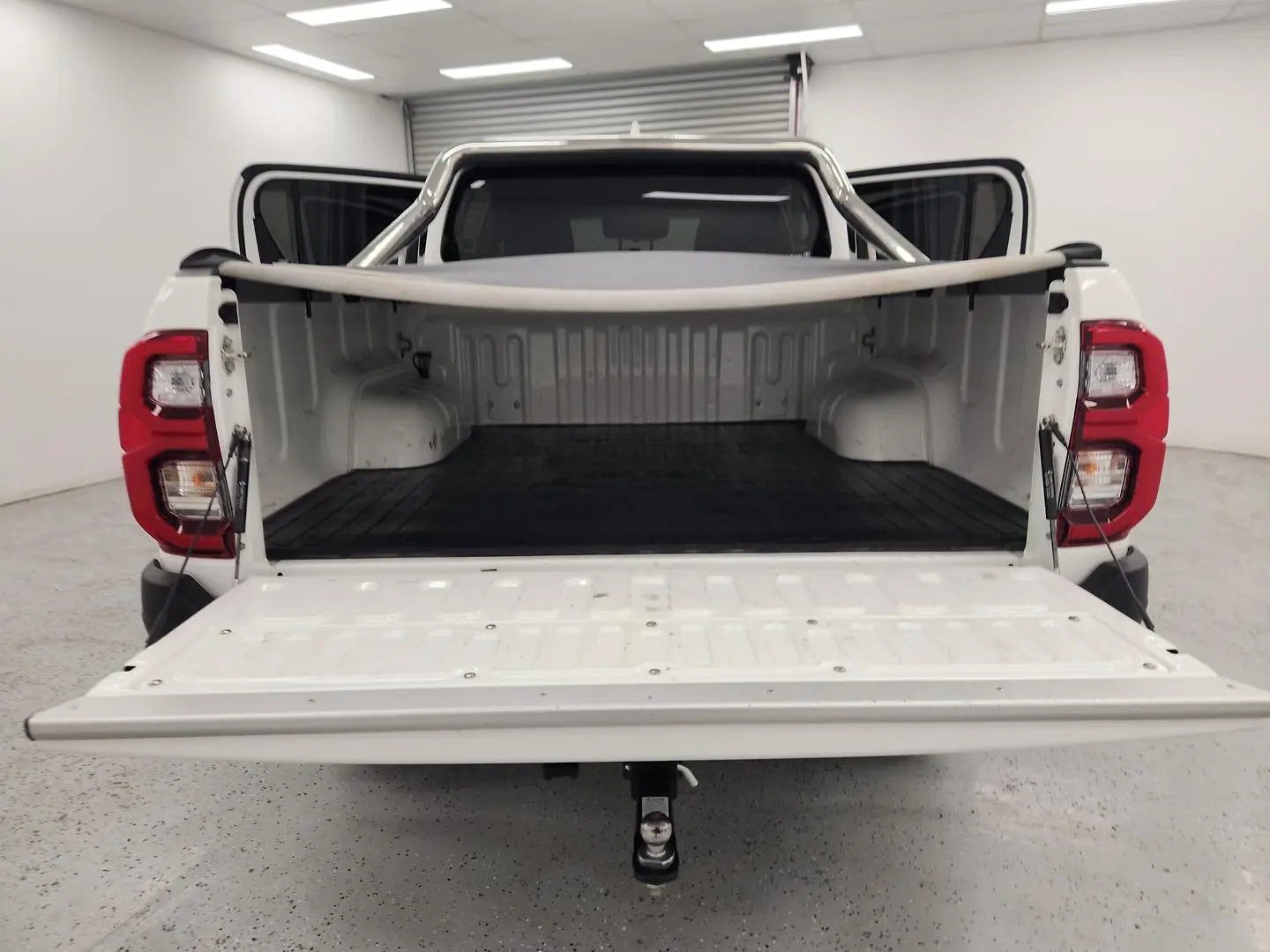 2023 Toyota Hilux Gallery Image 11