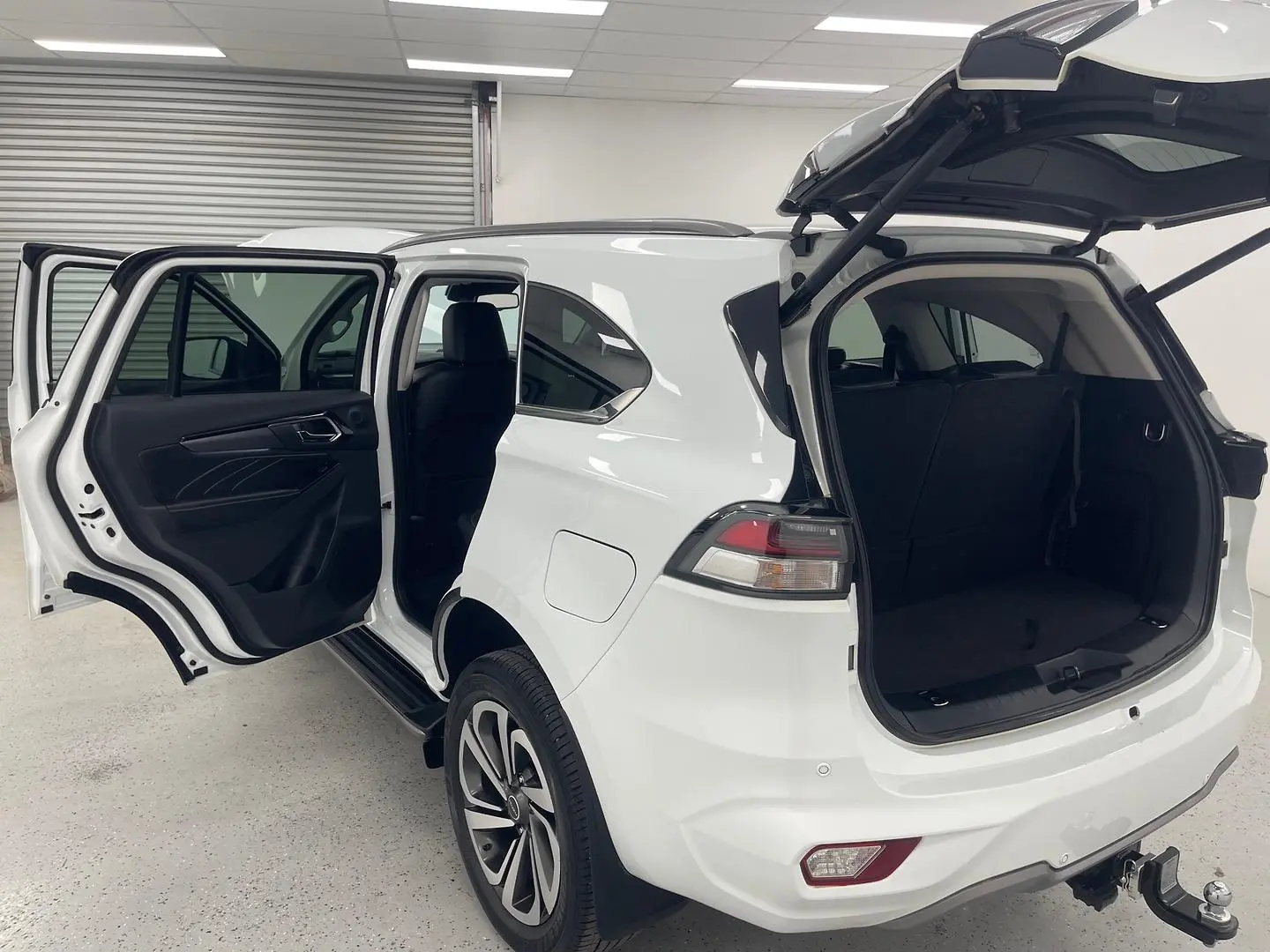 2021 Isuzu MU-X Gallery Image 11