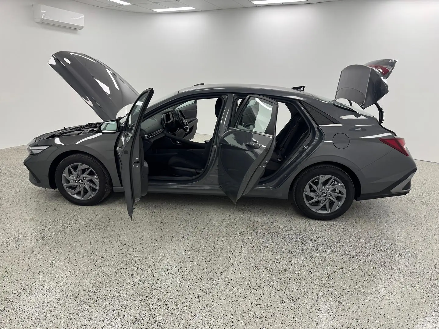 2024 Hyundai i30 Gallery Image 11