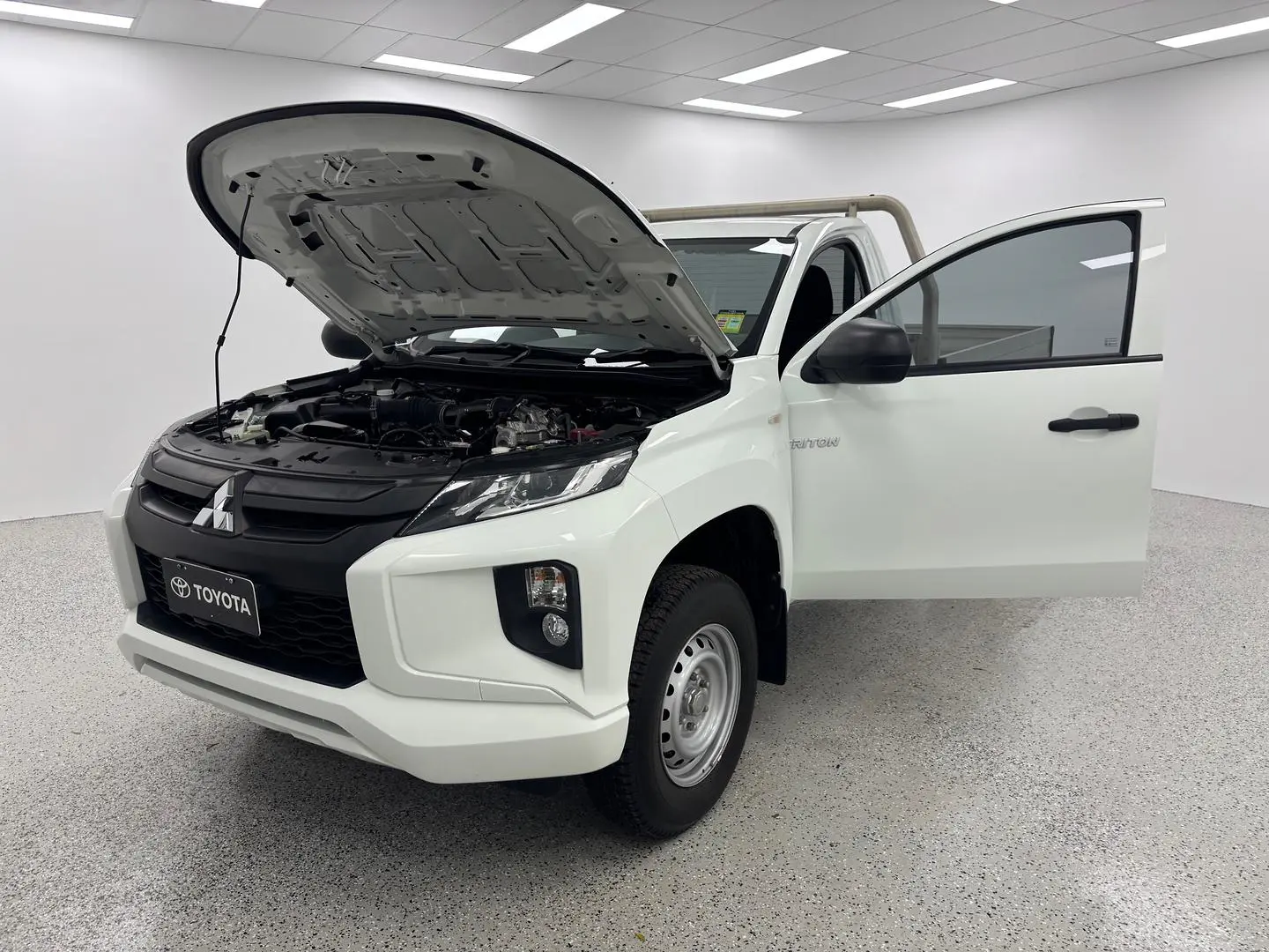 2021 Mitsubishi Triton Gallery Image 14