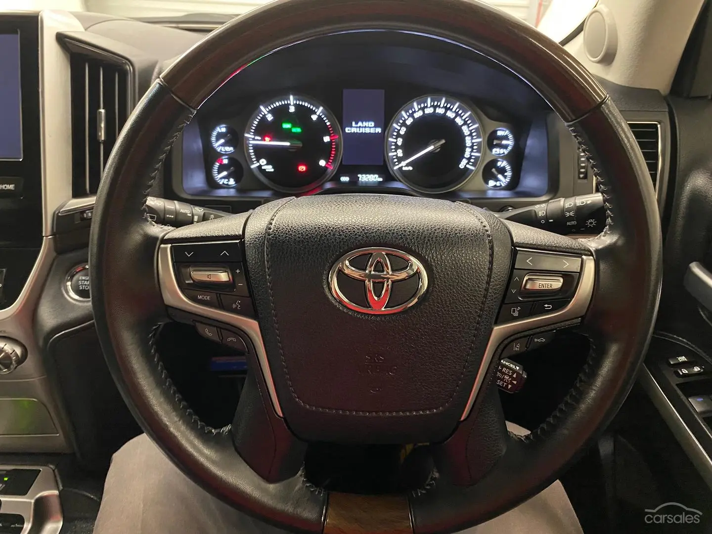 2020 Toyota Landcruiser Image 25