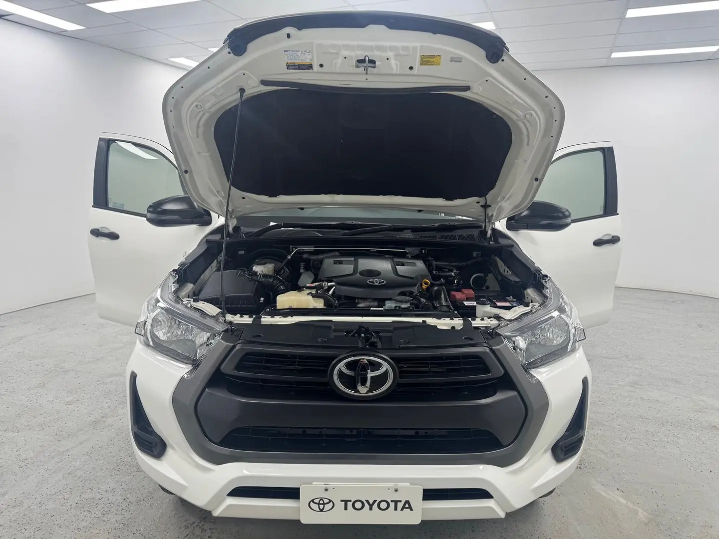 2022 Toyota Hilux Gallery Image 11