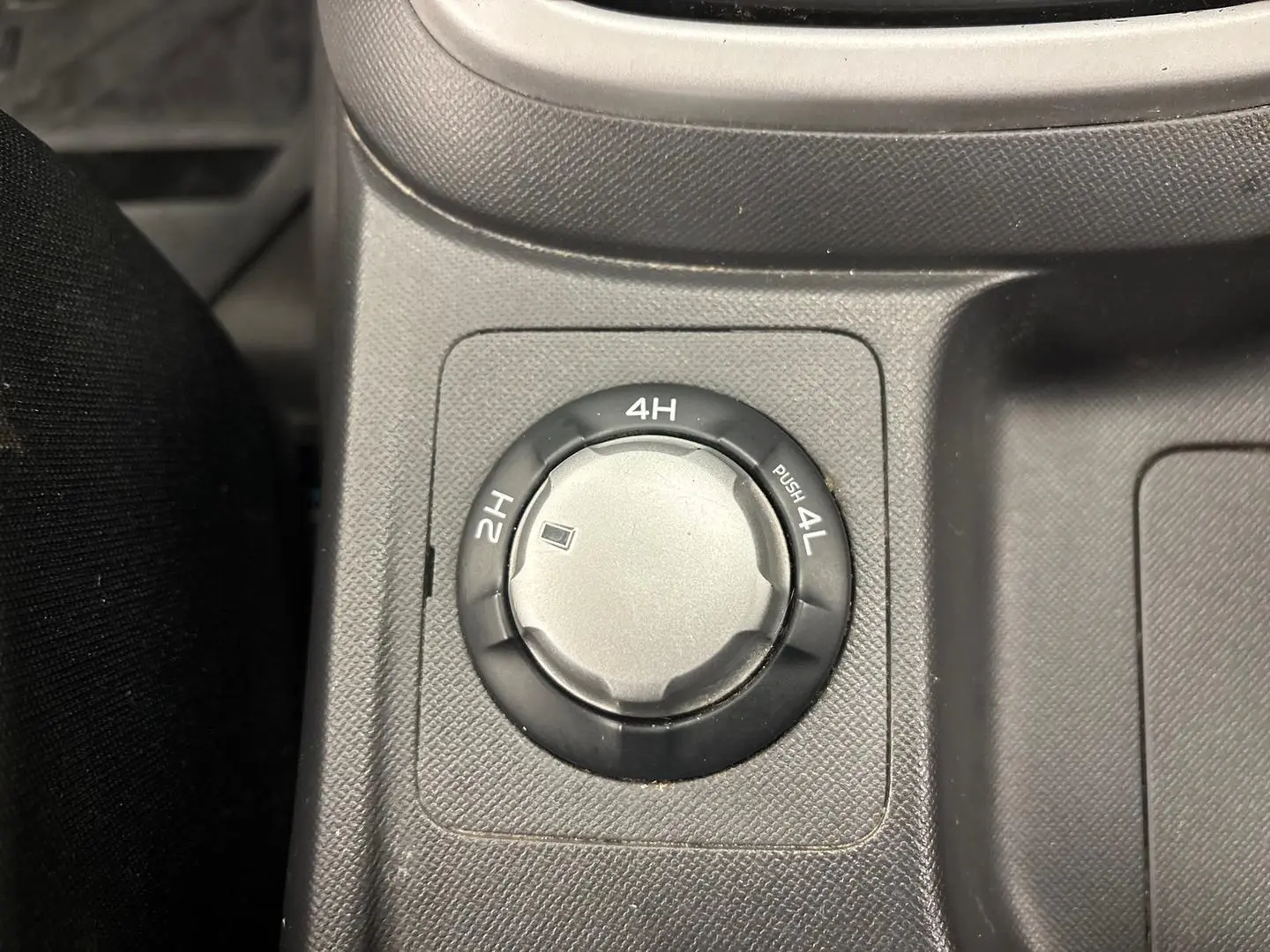 2017 Isuzu D-MAX Gallery Image 35