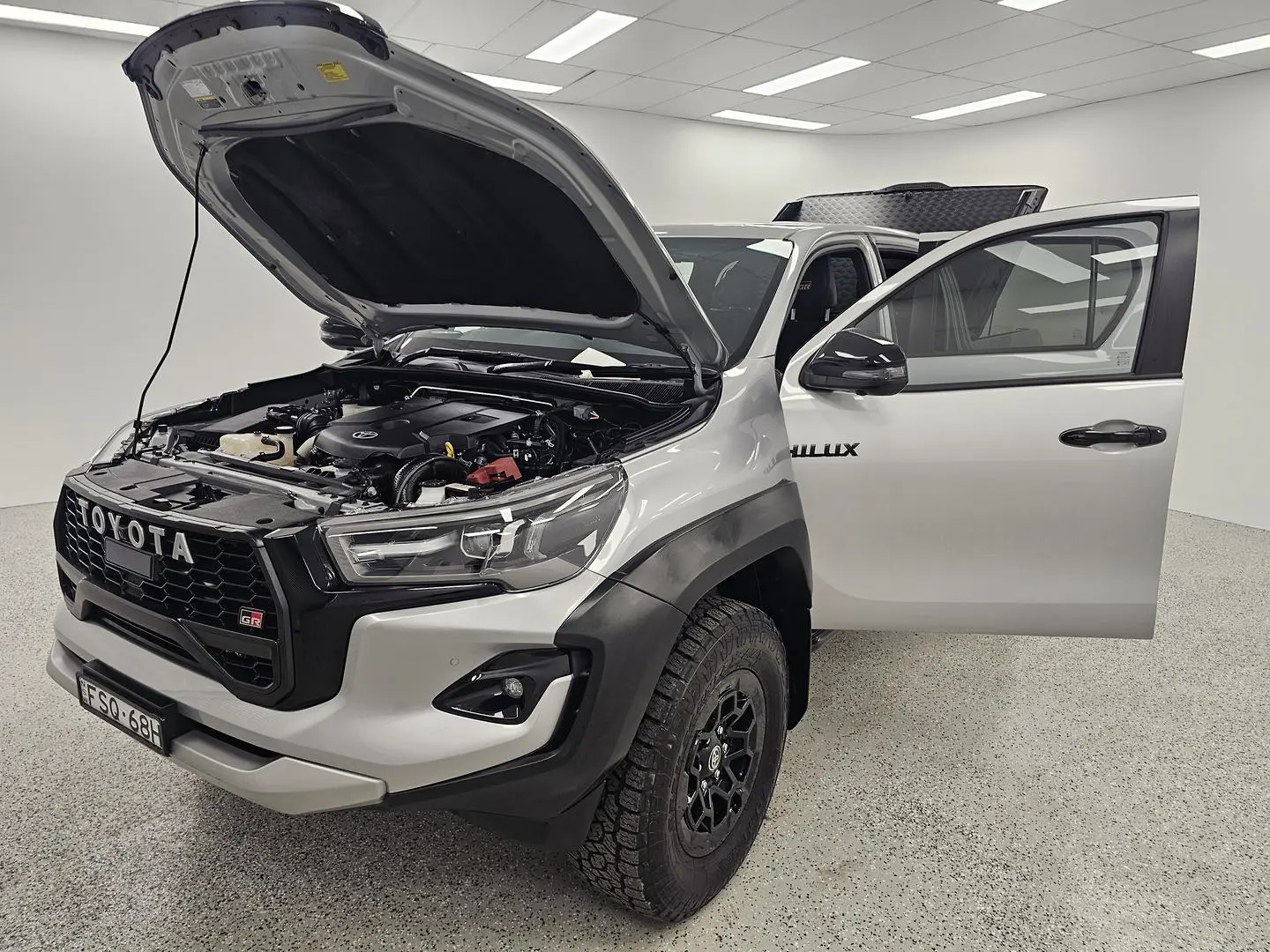 2025 Toyota Hilux Gallery Image 8