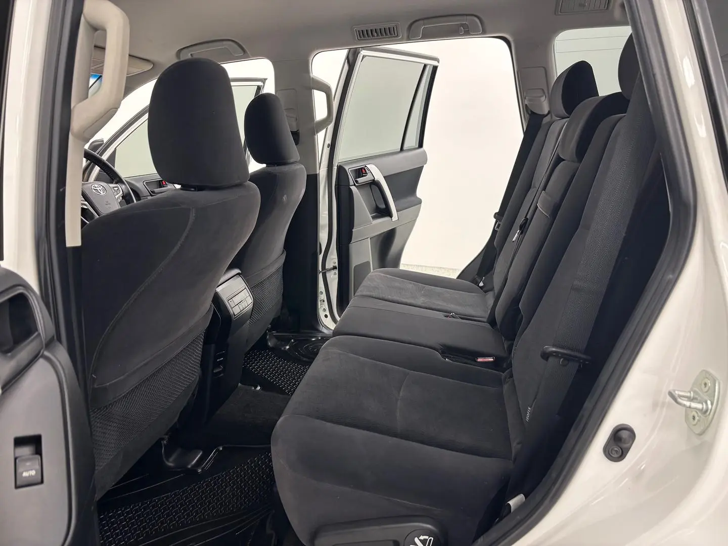 2018 Toyota Landcruiser Prado Gallery Image 19