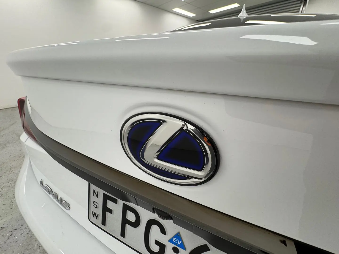 2022 Lexus ES Gallery Image 33