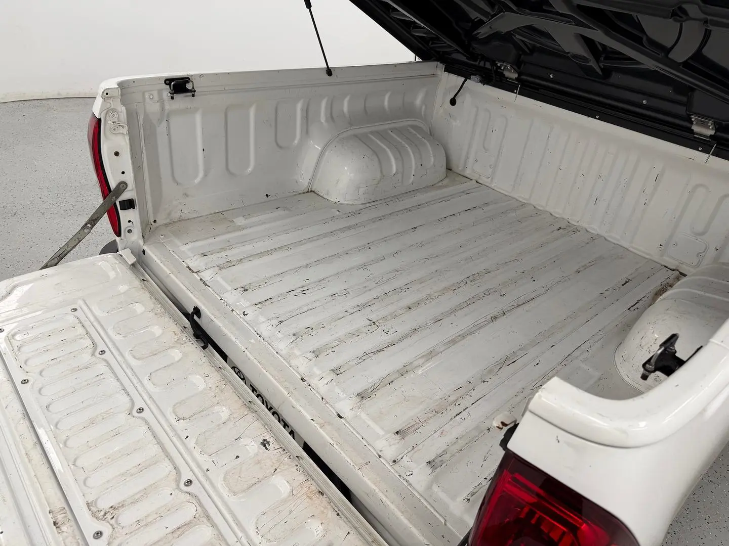 2018 Toyota Hilux Gallery Image 16