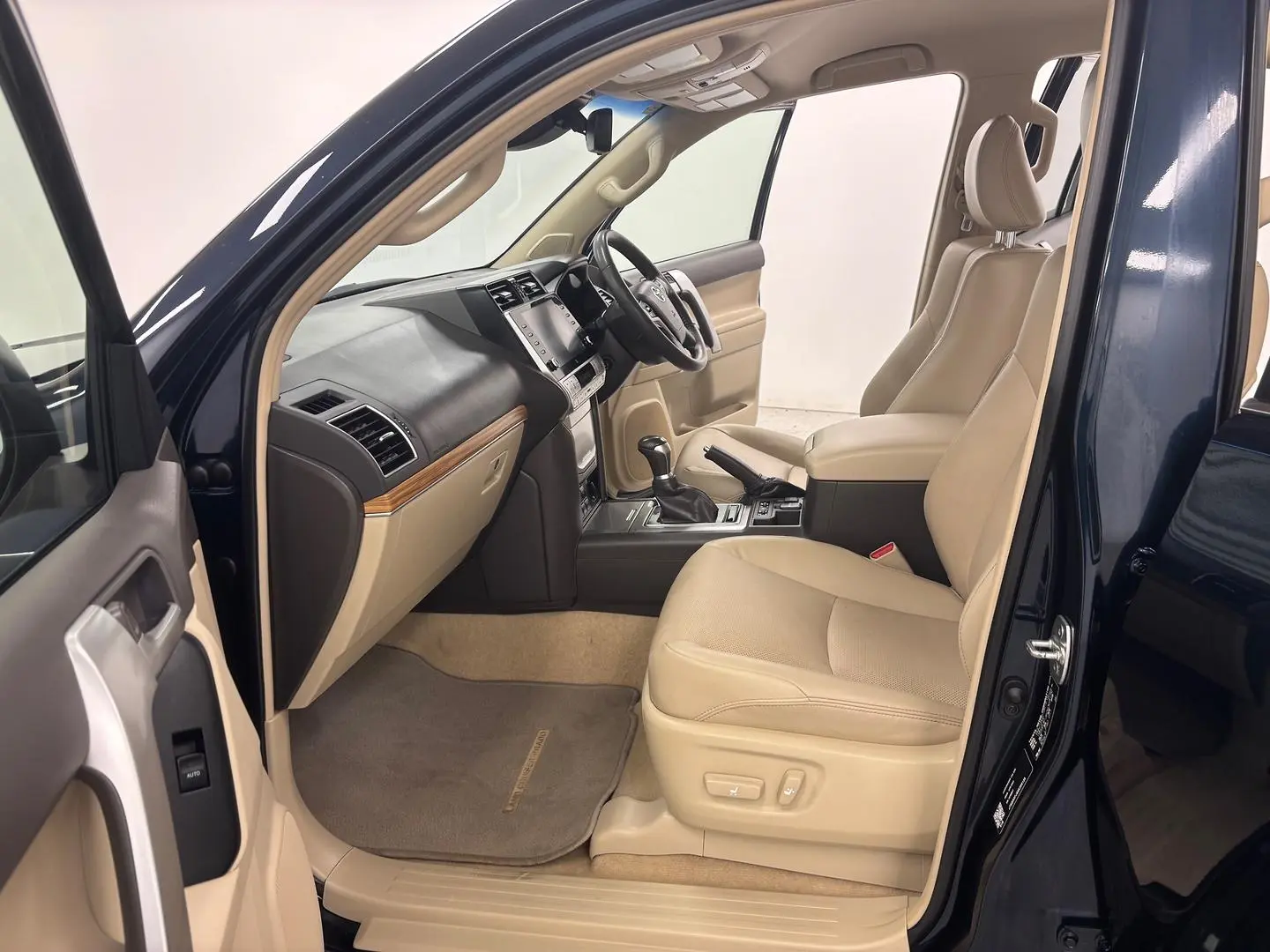 2023 Toyota Landcruiser Prado Gallery Image 18