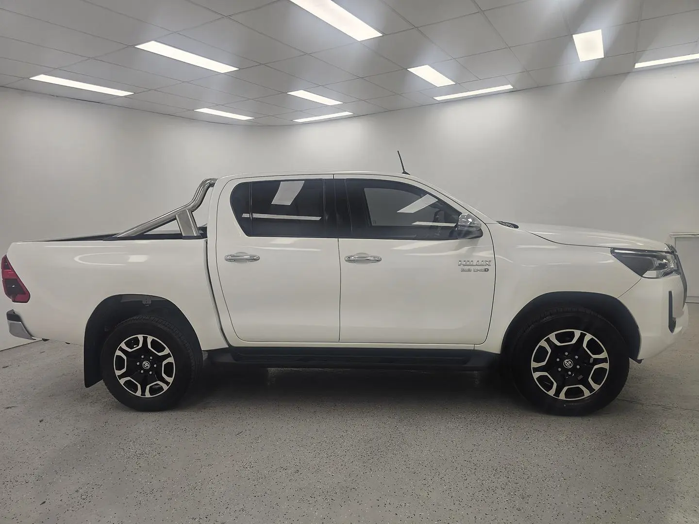 2021 Toyota Hilux Gallery Image 2