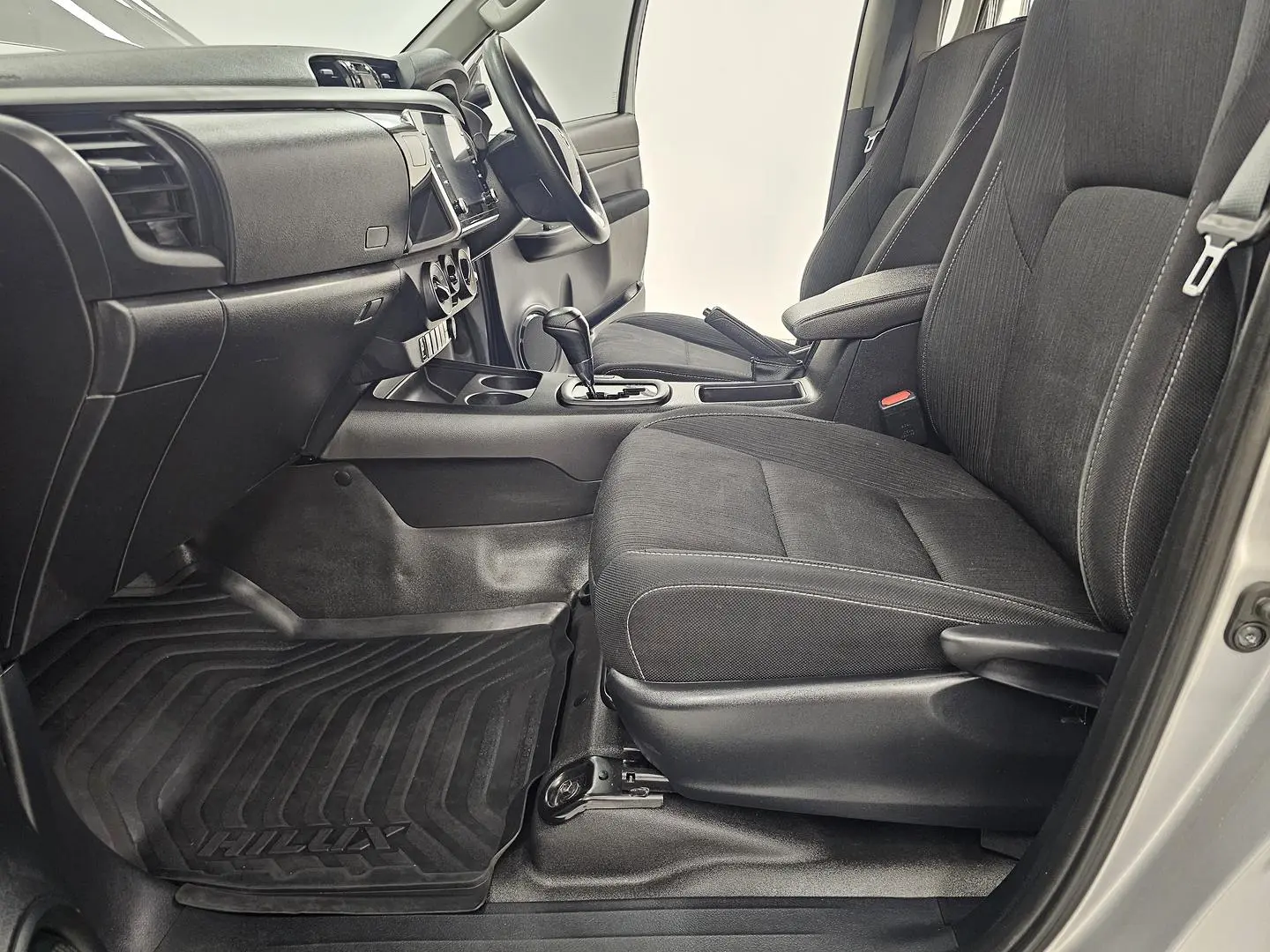 2022 Toyota Hilux Gallery Image 12