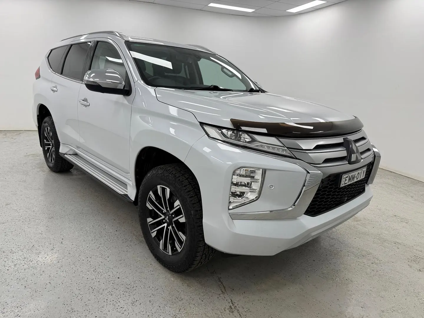 2021 Mitsubishi Pajero Sport Gallery Image 1