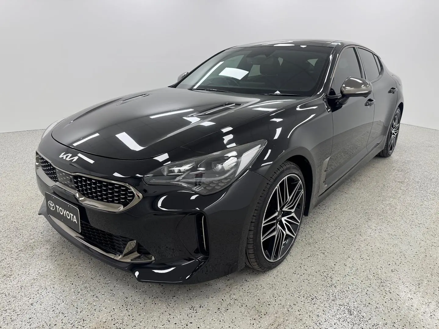 2022 Kia Stinger Gallery Image 6