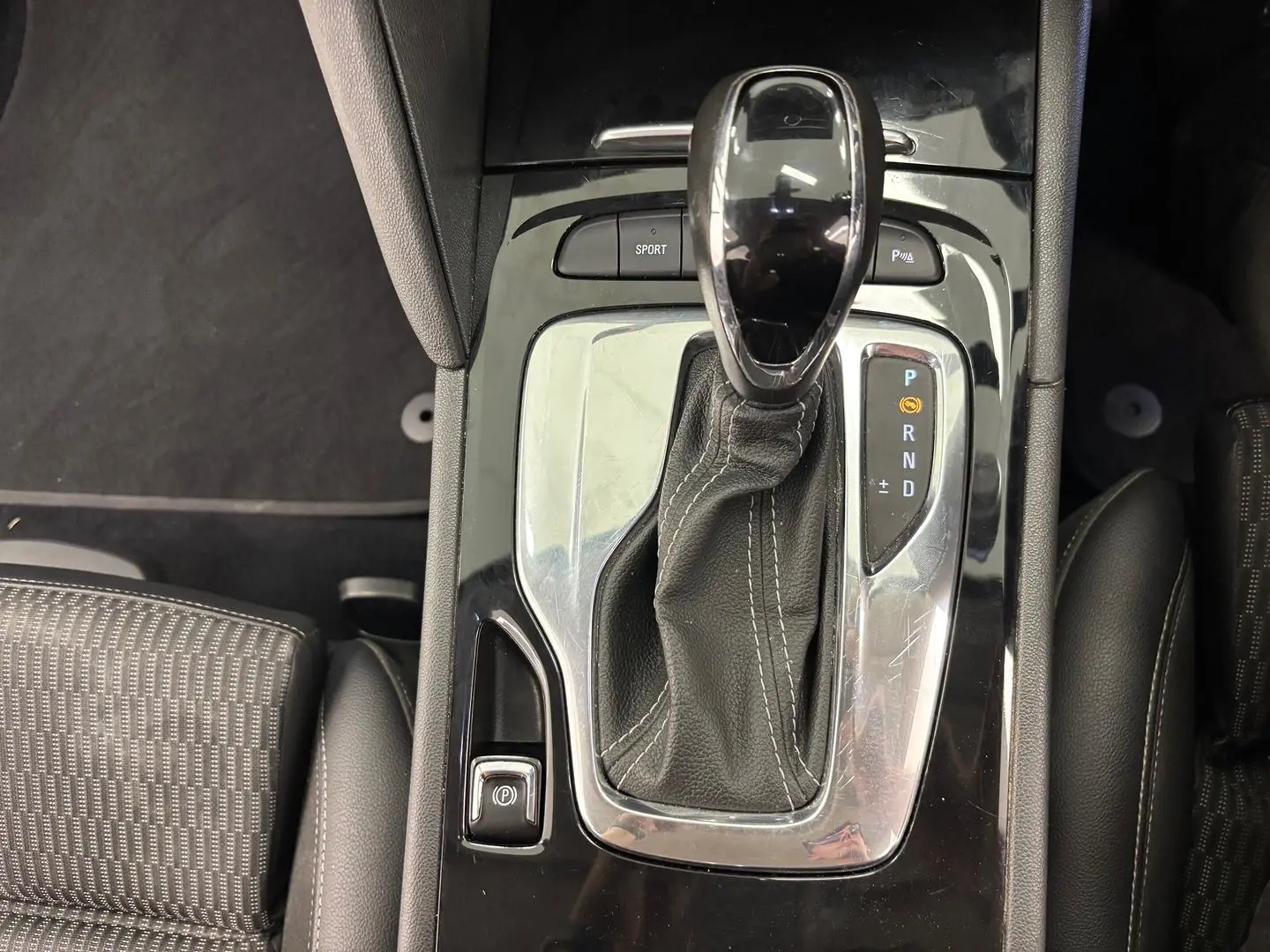 2018 Holden Commodore Gallery Image 36